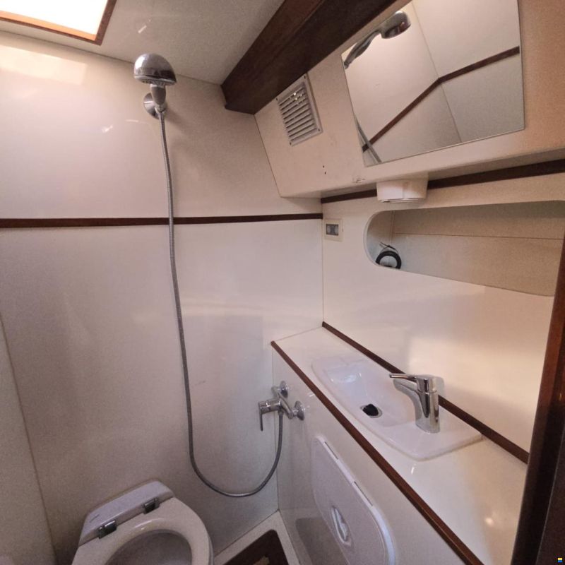 Lagoon Royal Pilot Saloon 65