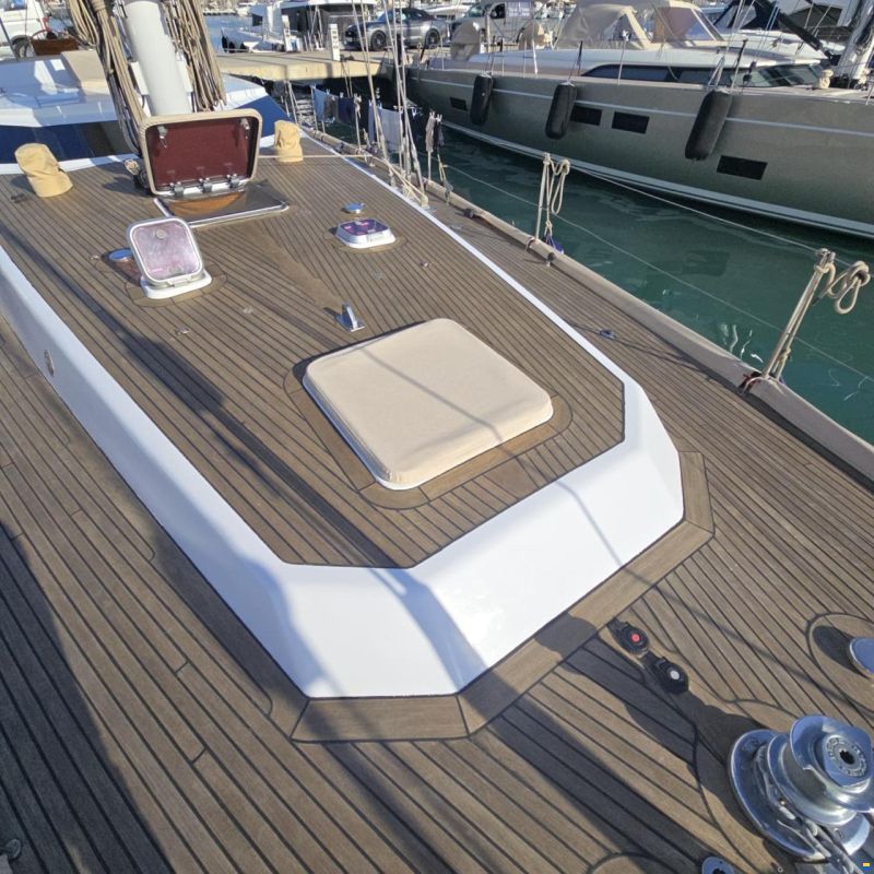 Lagoon Royal Pilot Saloon 65