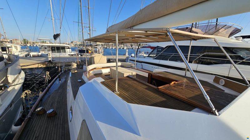 Lagoon Royal Pilot Saloon 65