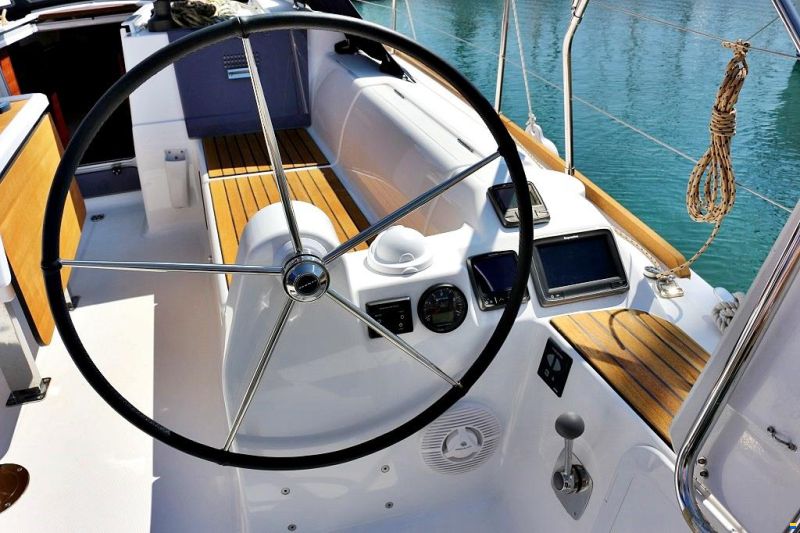 Dufour 382 GRAND LARGE