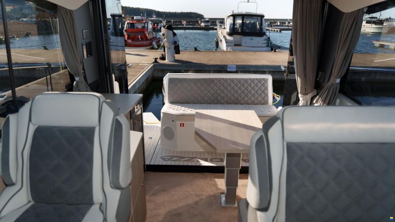 Grandezza 30 Outboard