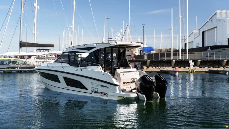 Grandezza 30 Outboard