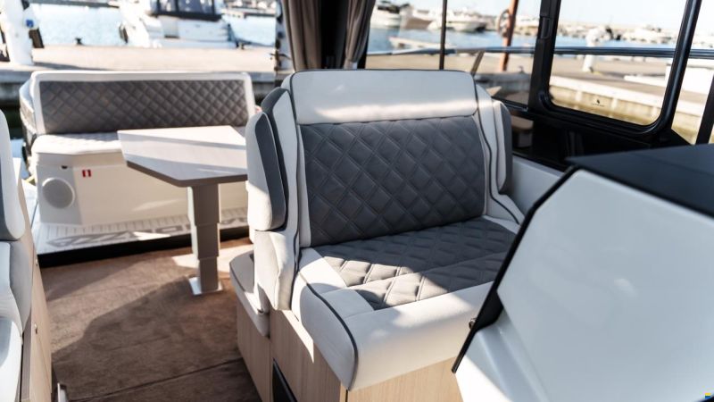 Grandezza 30 Outboard