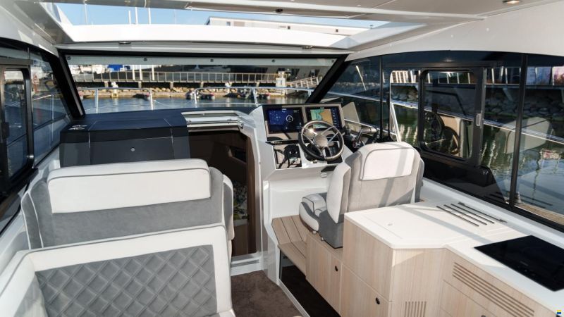 Grandezza 30 Outboard