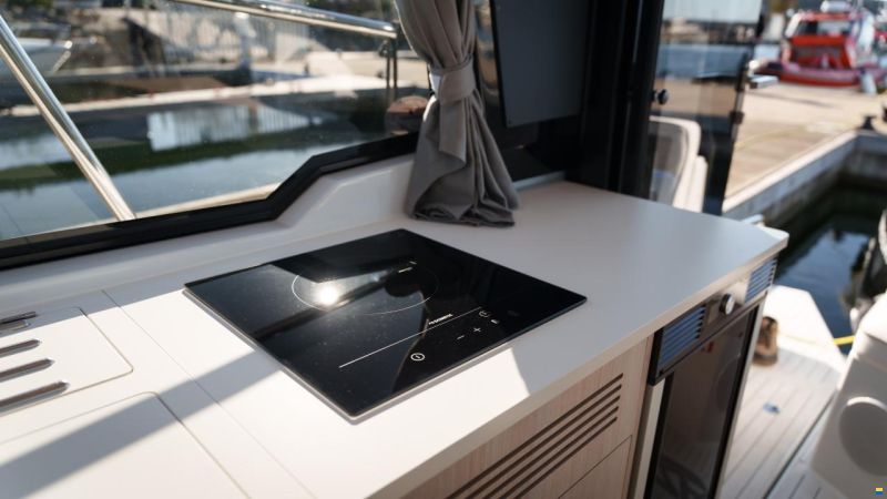 Grandezza 30 Outboard