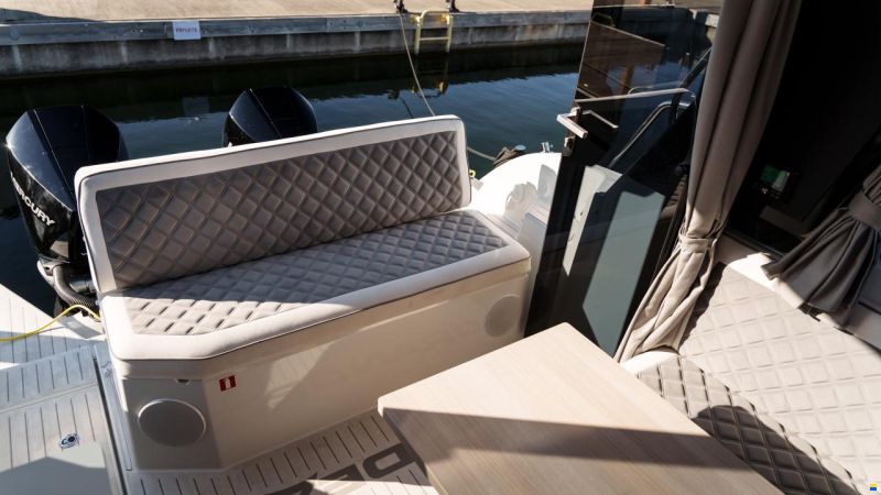 Grandezza 30 Outboard