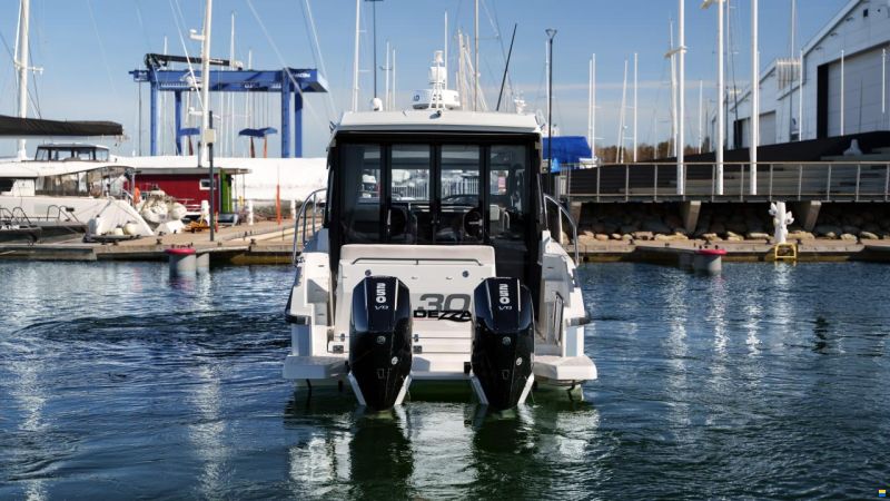 Grandezza 30 Outboard