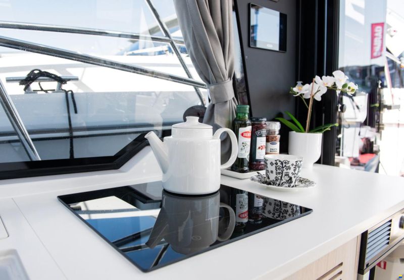 Grandezza 30 Outboard