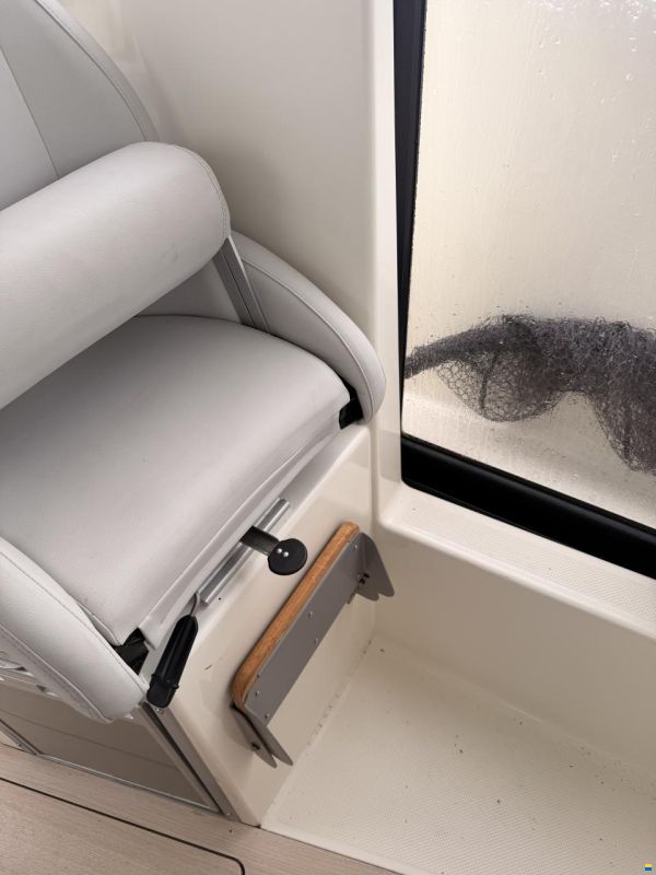 Quicksilver Captur 705 Pilothouse