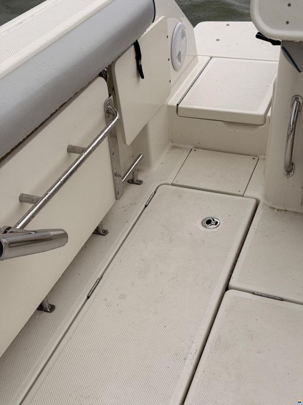 Quicksilver Captur 705 Pilothouse