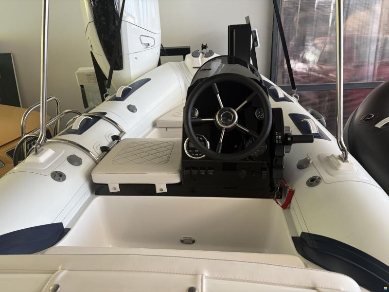 Sea Flash Luxury Tender 380