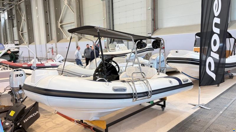 Sea Flash Luxury Tender 380