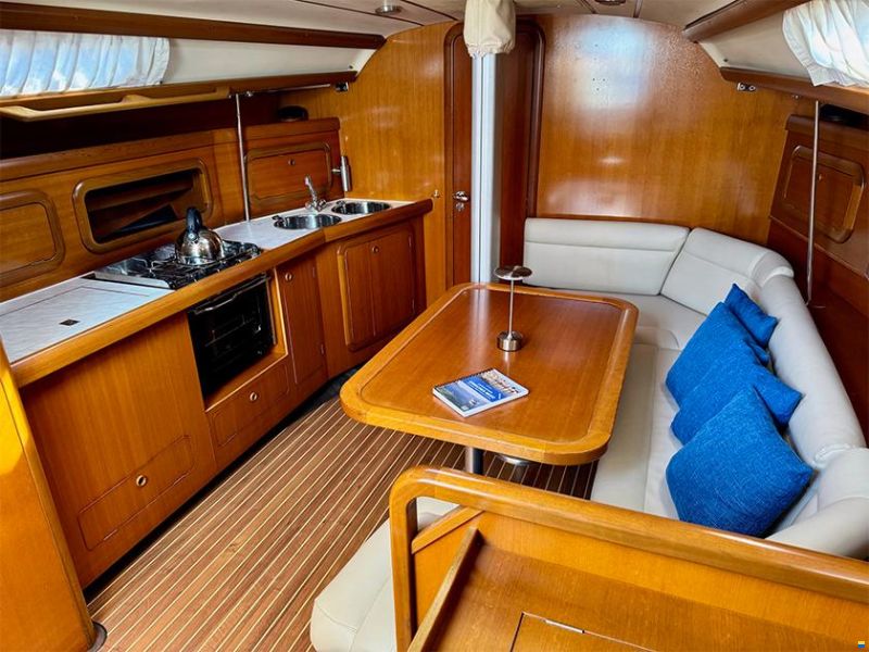 Grand Soleil 37