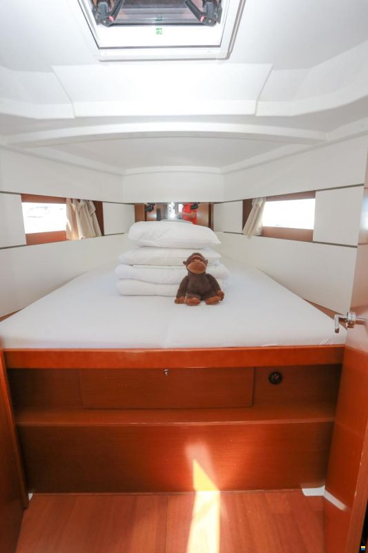 Beneteau Oceanis 38.1