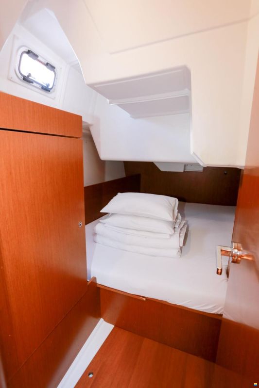 Beneteau Oceanis 38.1