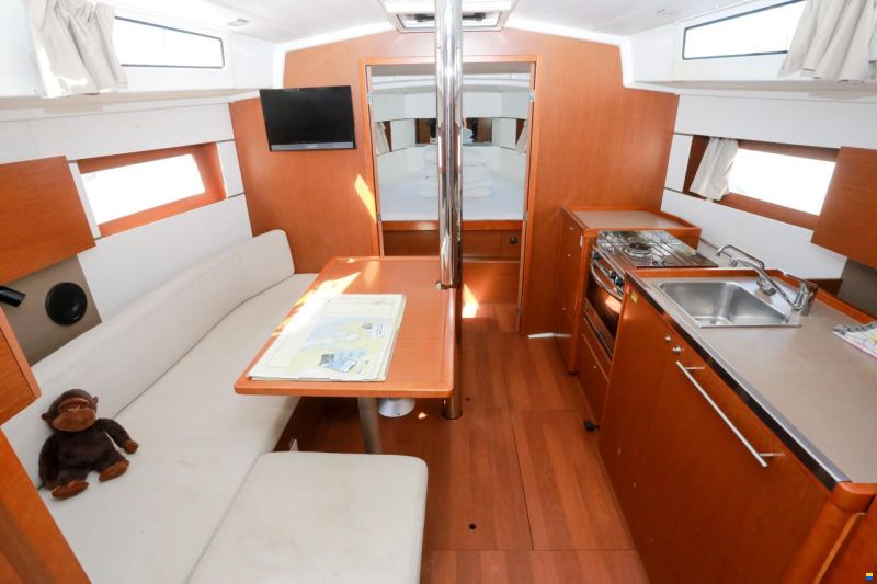 Beneteau Oceanis 38.1