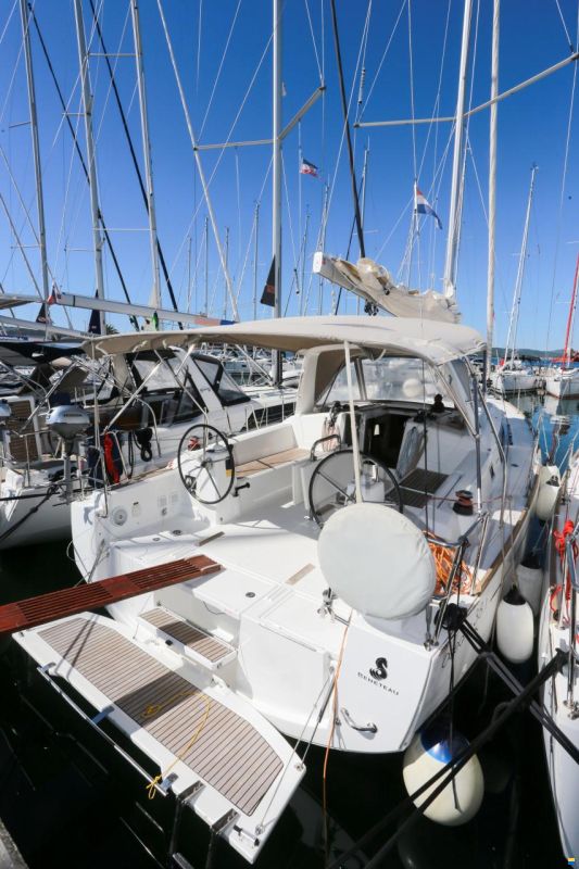 Beneteau Oceanis 38.1
