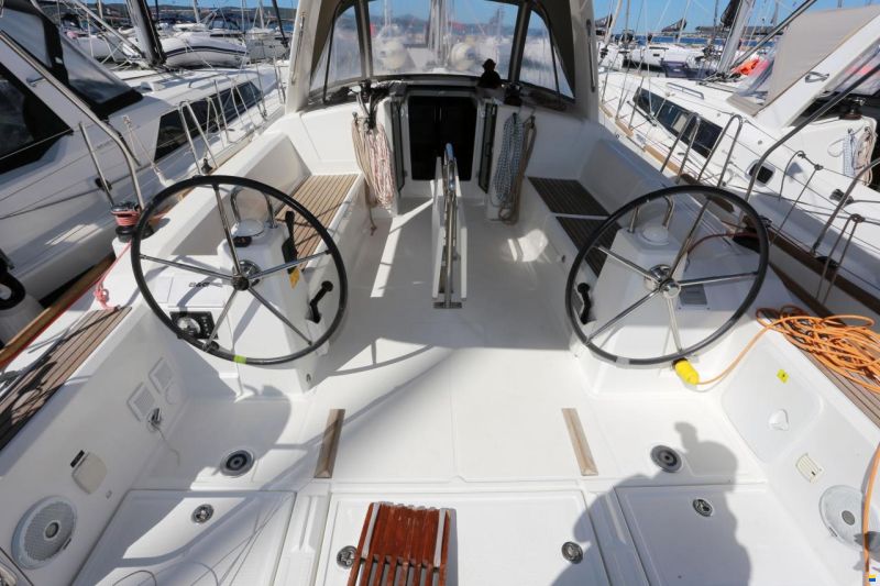 Beneteau Oceanis 38.1