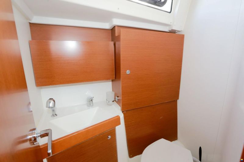 Beneteau Oceanis 38.1