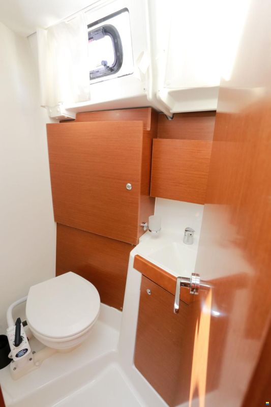 Beneteau Oceanis 38.1