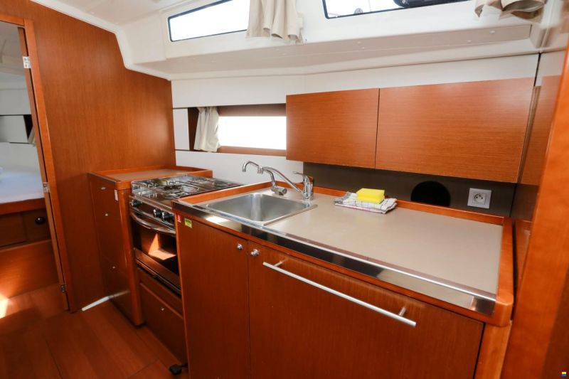 Beneteau Oceanis 38.1