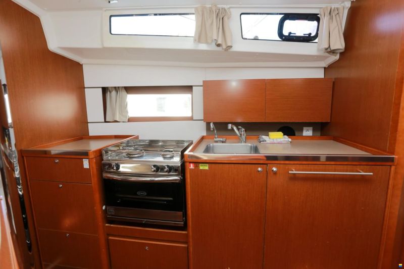 Beneteau Oceanis 38.1