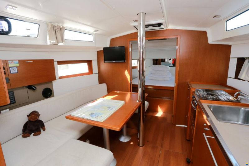 Beneteau Oceanis 38.1
