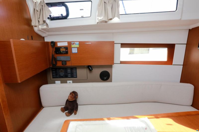 Beneteau Oceanis 38.1