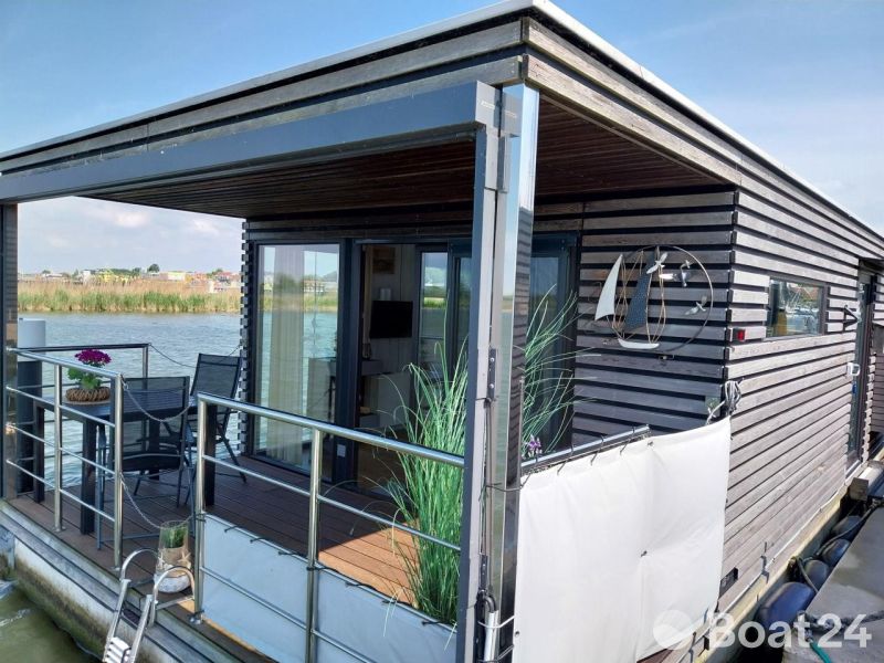 HT4 Houseboat Lelystad Ligplaats 0