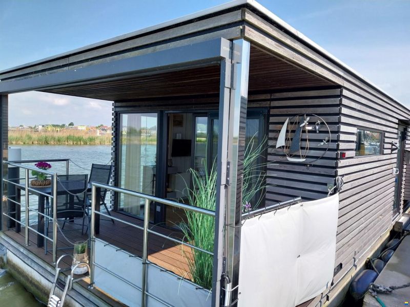 HT4 Houseboat Lelystad Ligplaats
