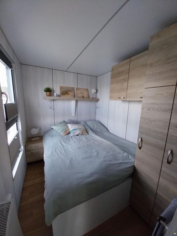 HT4 Houseboat Lelystad Ligplaats