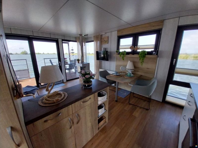 HT4 Houseboat Lelystad Ligplaats