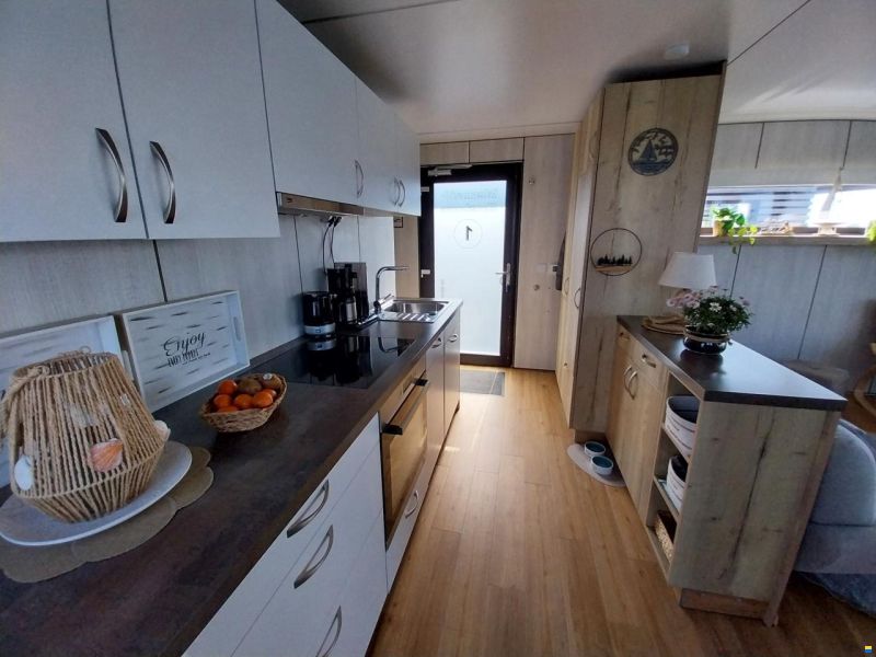 HT4 Houseboat Lelystad Ligplaats