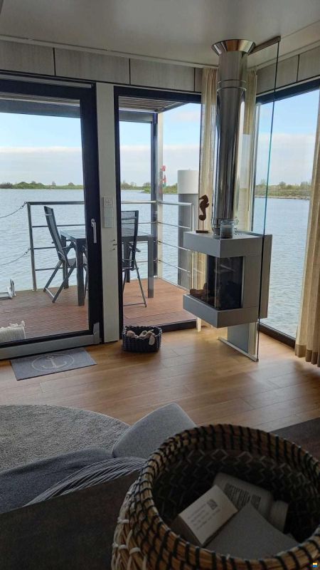 HT4 Houseboat Lelystad Ligplaats