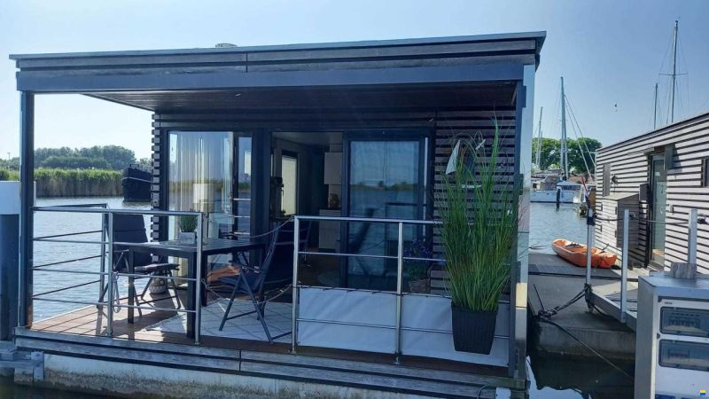 HT4 Houseboat Lelystad Ligplaats