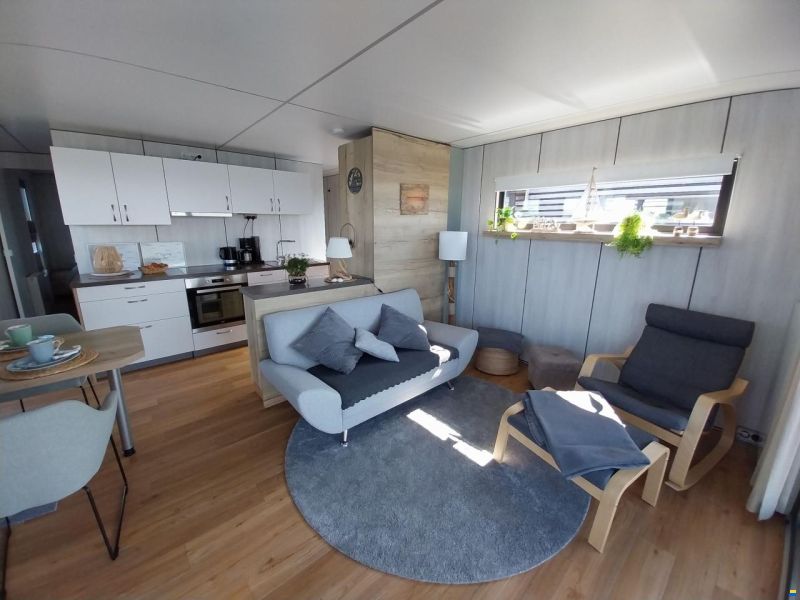HT4 Houseboat Lelystad Ligplaats