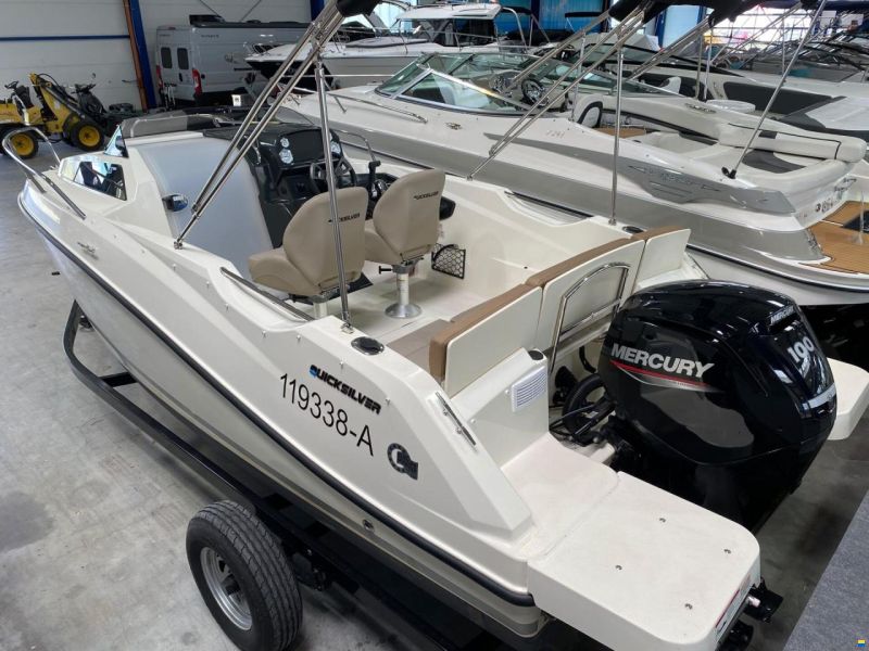 Quicksilver ACTIV 555 CABIN