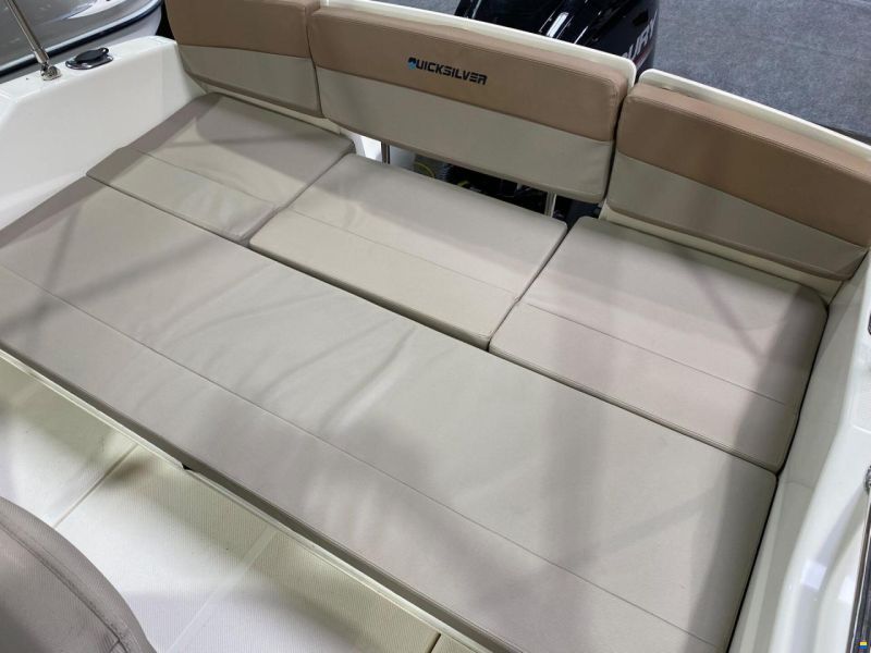 Quicksilver ACTIV 555 CABIN