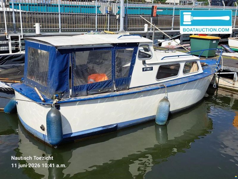 Motorboat 600