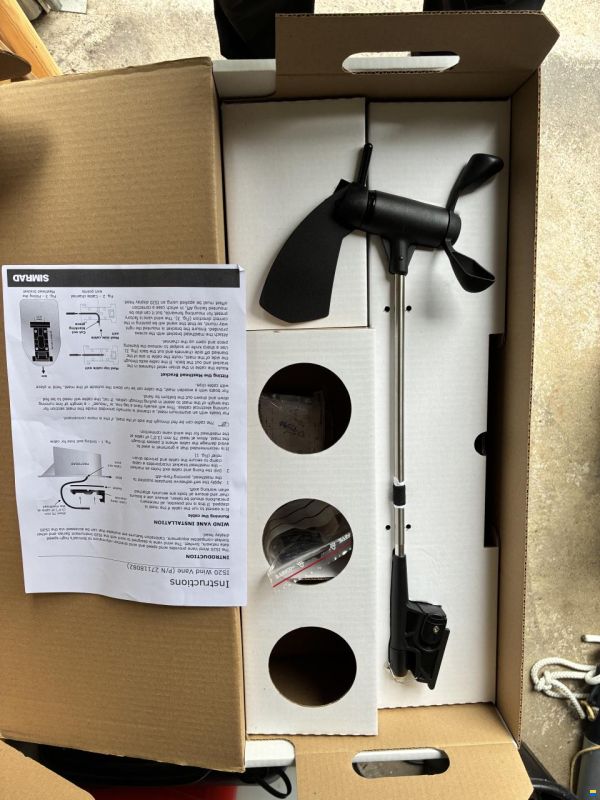 Simrad AP24 ja IS20 Wind Sensor