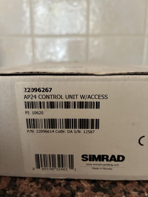 Simrad AP24 ja IS20 Wind Sensor