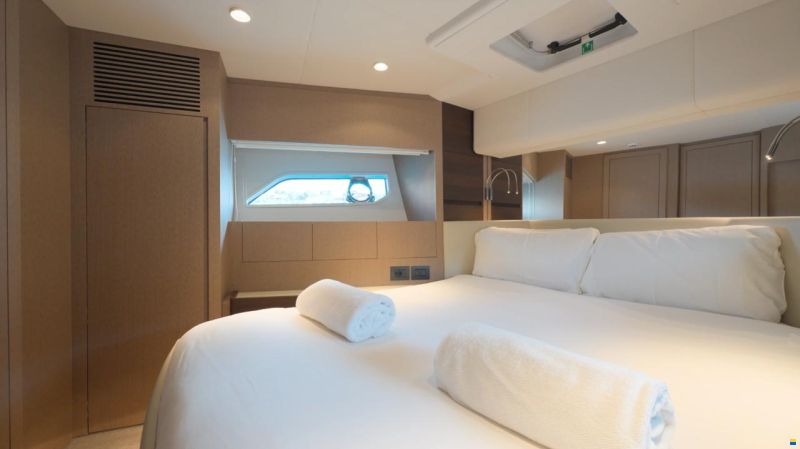 Ferretti 500