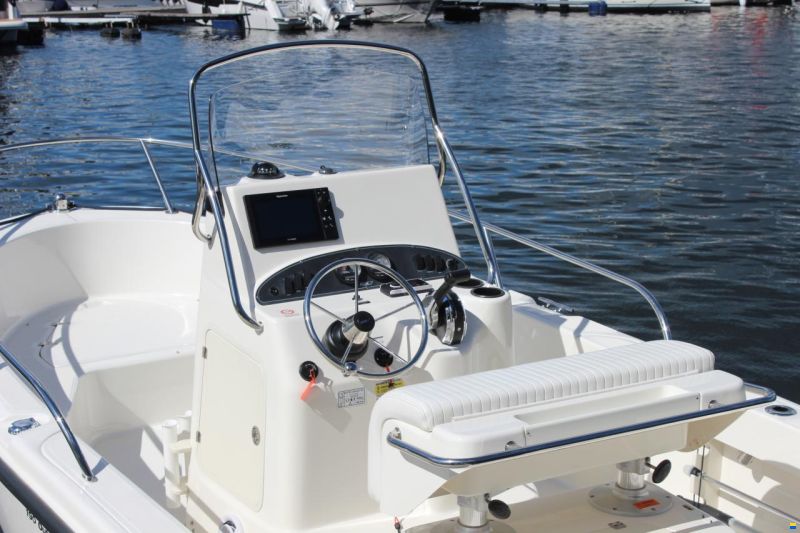 Boston Whaler 190 Outrage