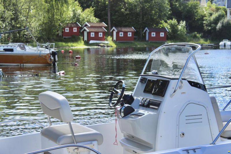 Boston Whaler 210 Dauntless