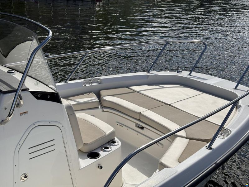 Boston Whaler 210 Dauntless