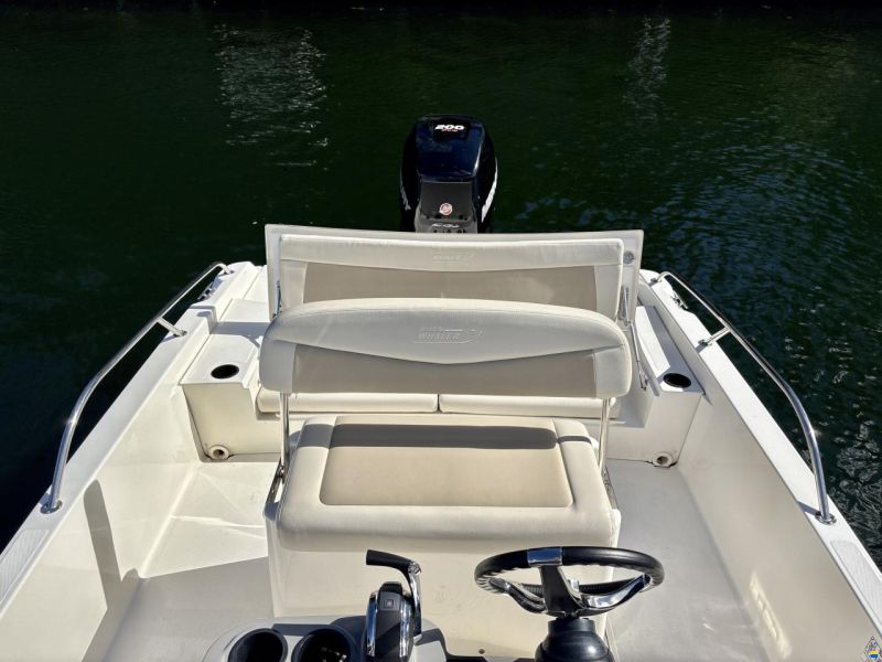 Boston Whaler 210 Dauntless