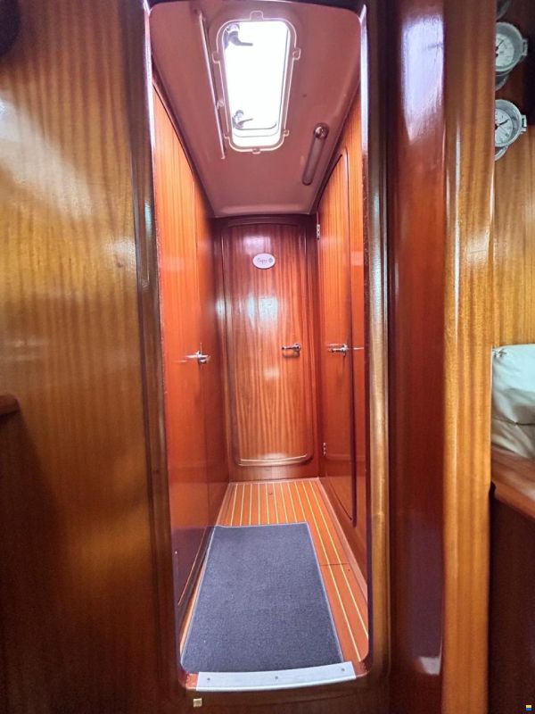 Bavaria 44