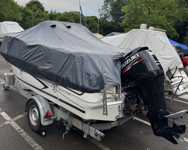 BENETEAU Flyer 500 Sundeck Motorboot Bod