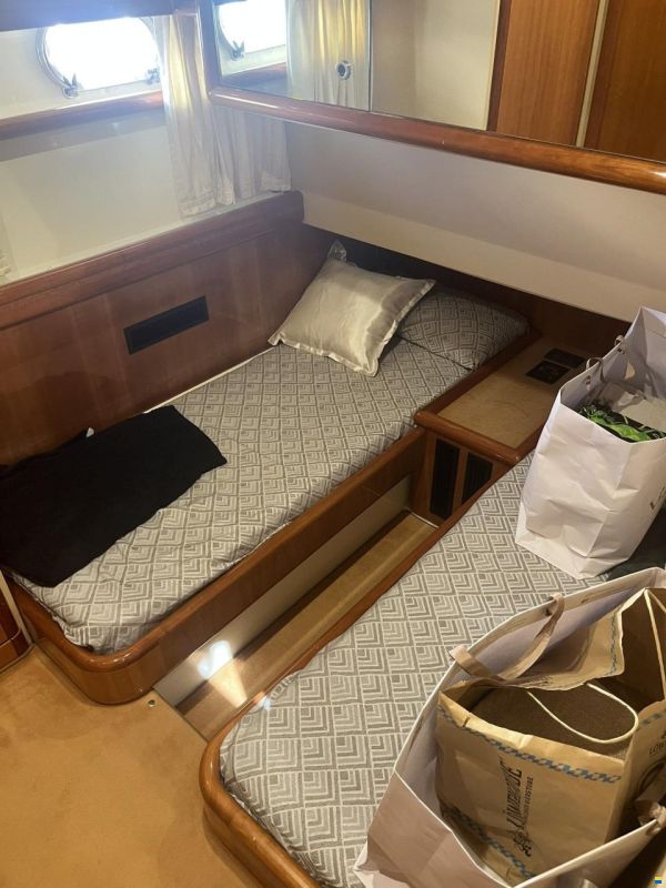 Ferretti 57