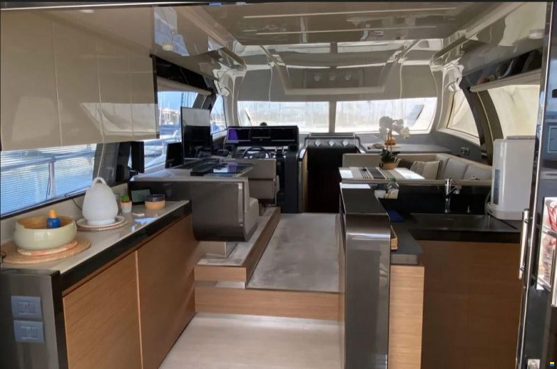 Ferretti 550